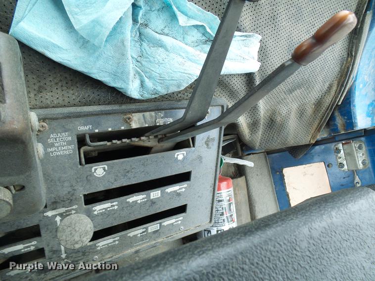 image for item DF7253 1989 Ford 6610 tractor