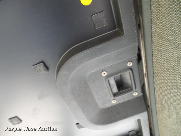 image for item DF7253 1989 Ford 6610 tractor