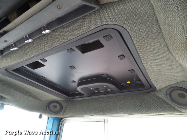 image for item DF7253 1989 Ford 6610 tractor