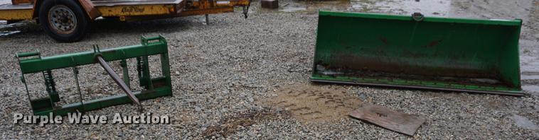 image for item DF7622 (2) John Deere loader attachments