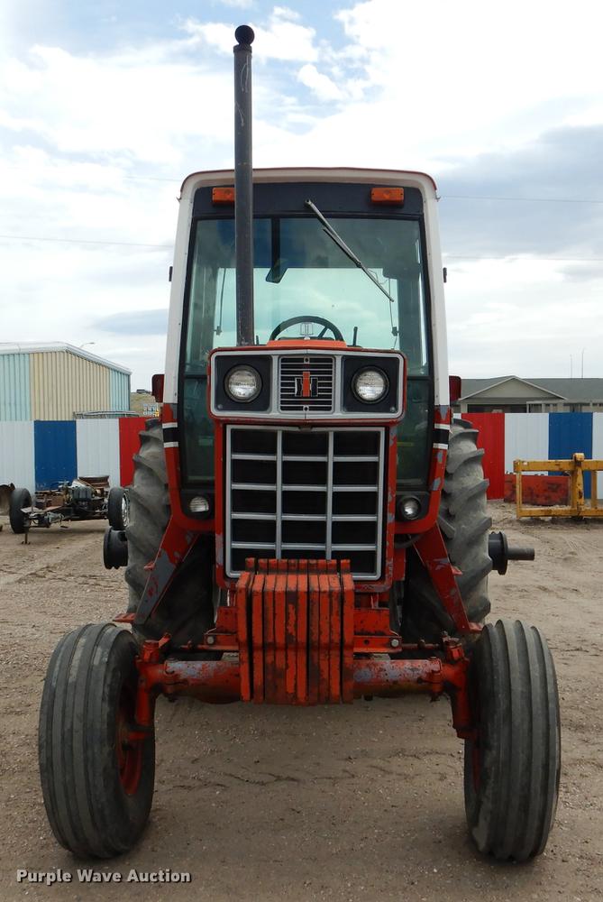 image for item DG5759 International 1086 tractor