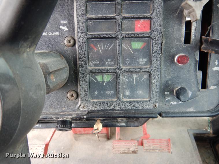 image for item DG5759 International 1086 tractor