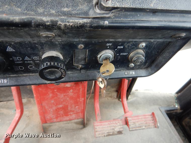 image for item DG5759 International 1086 tractor