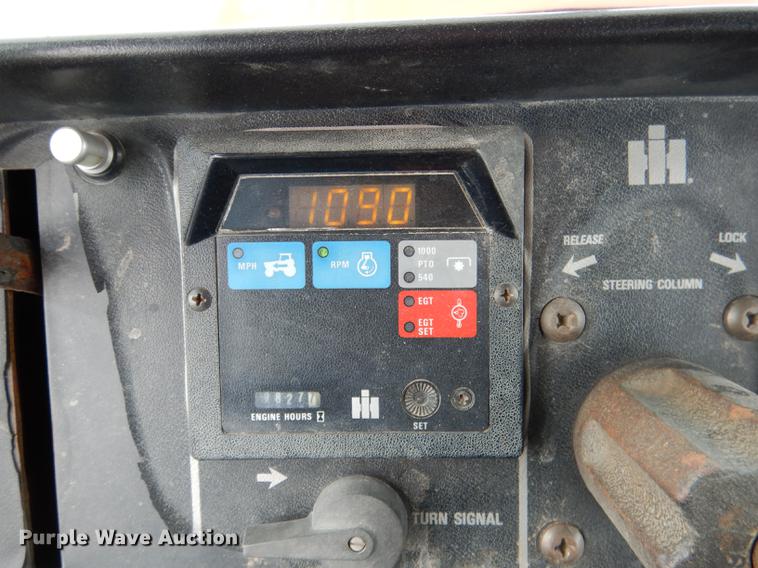 image for item DG5759 International 1086 tractor