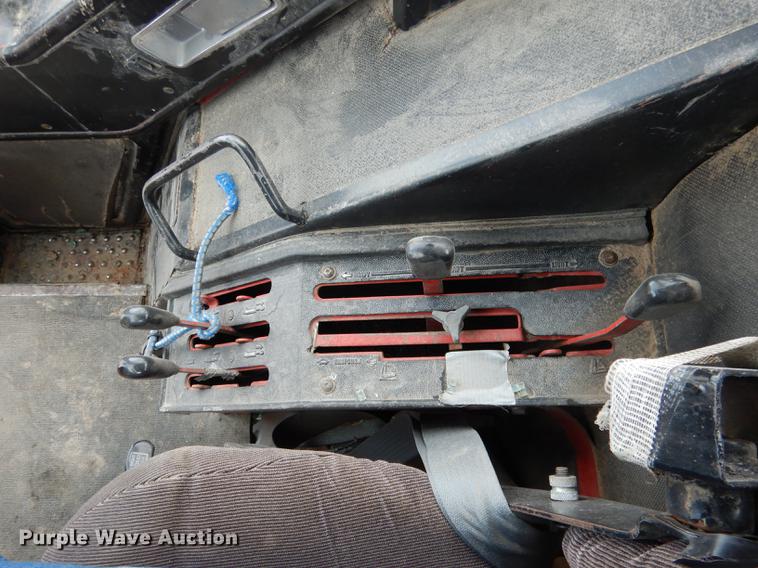 image for item DG5759 International 1086 tractor