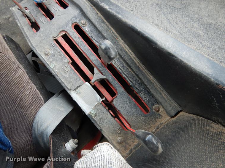 image for item DG5759 International 1086 tractor