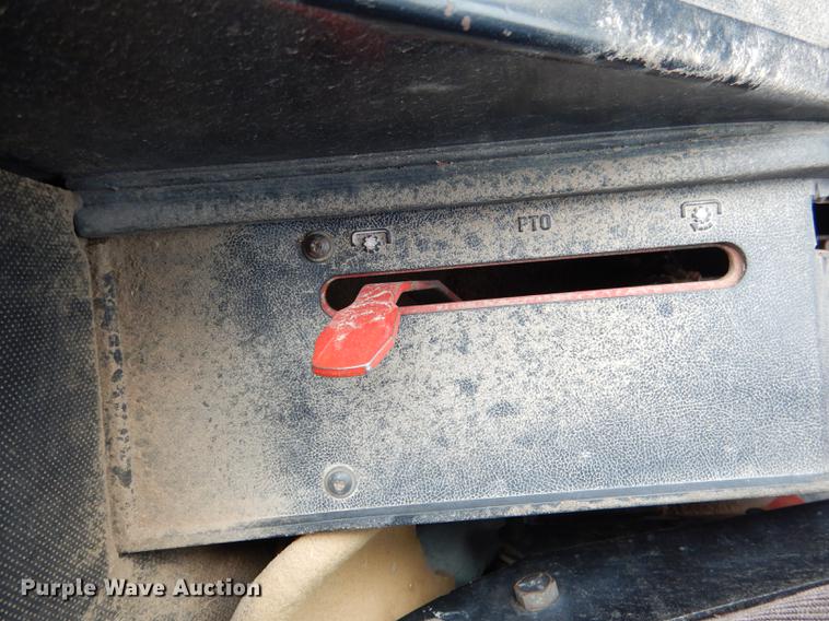 image for item DG5759 International 1086 tractor