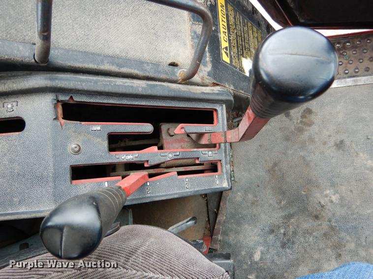 image for item DG5759 International 1086 tractor