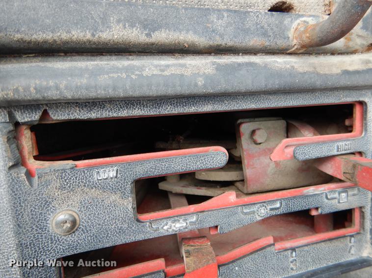 image for item DG5759 International 1086 tractor