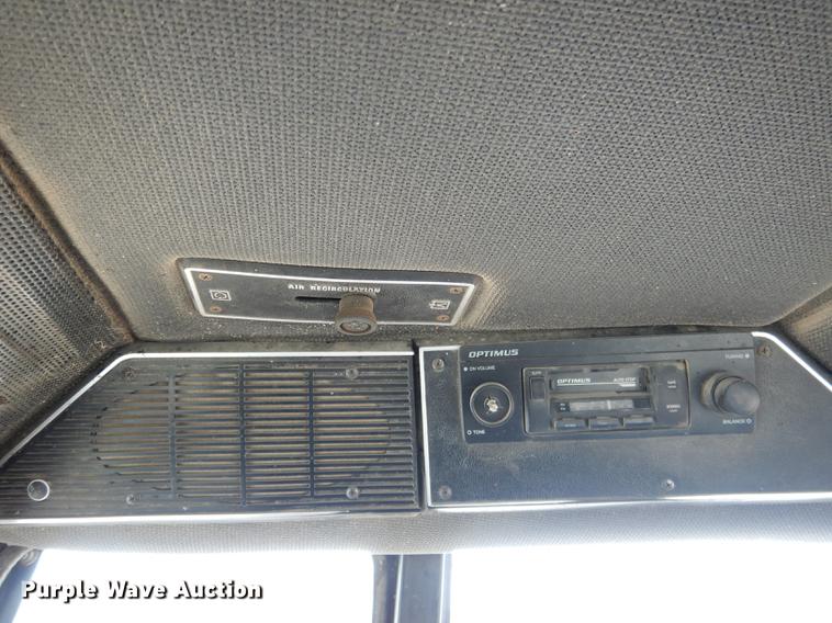 image for item DG5759 International 1086 tractor