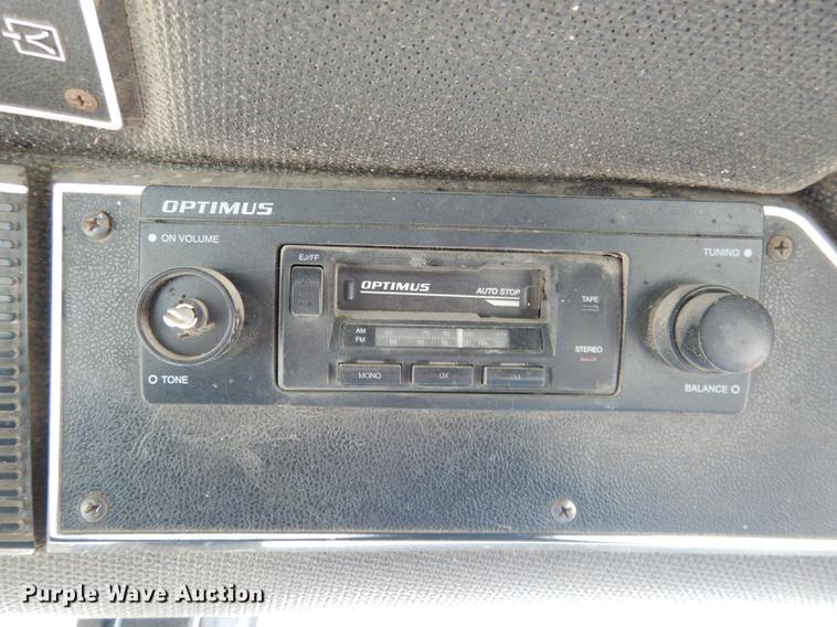 image for item DG5759 International 1086 tractor