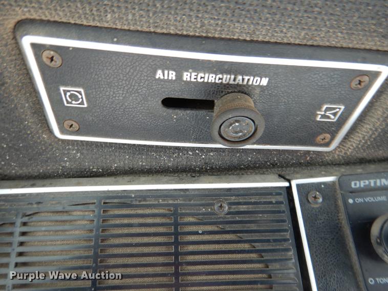 image for item DG5759 International 1086 tractor