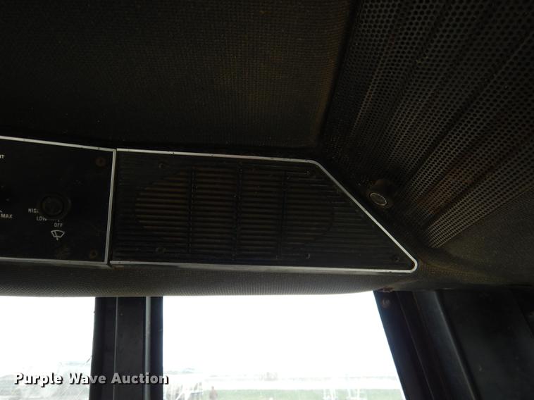 image for item DG5759 International 1086 tractor