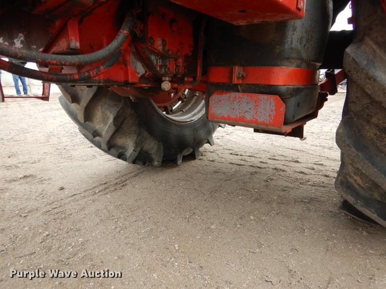 image for item DG5759 International 1086 tractor