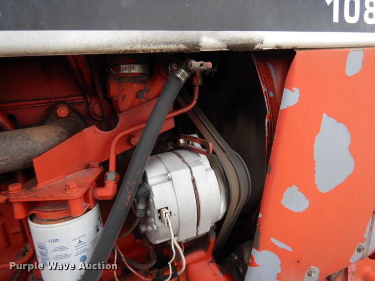 image for item DG5759 International 1086 tractor