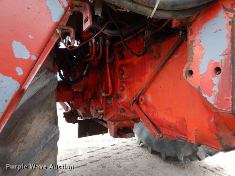 image for item DG5759 International 1086 tractor