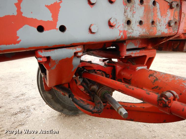 image for item DG5759 International 1086 tractor