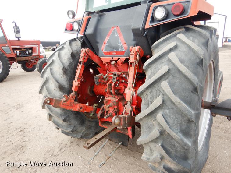image for item DG5759 International 1086 tractor