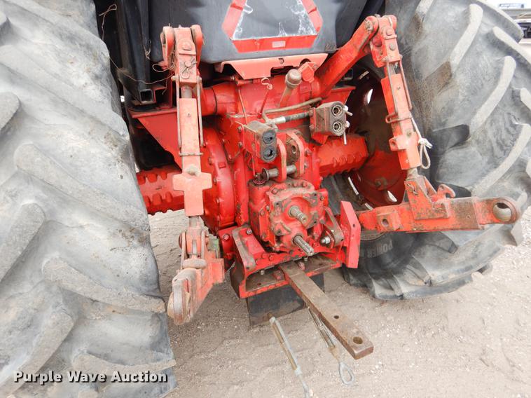 image for item DG5759 International 1086 tractor