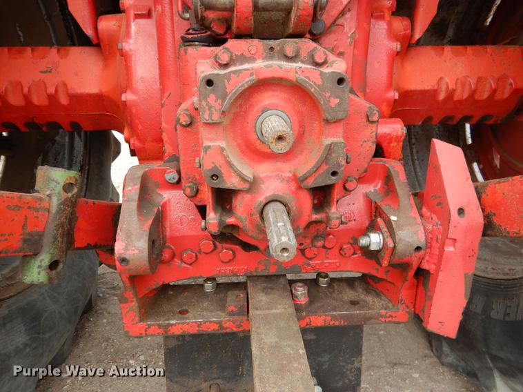 image for item DG5759 International 1086 tractor