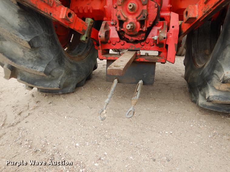 image for item DG5759 International 1086 tractor