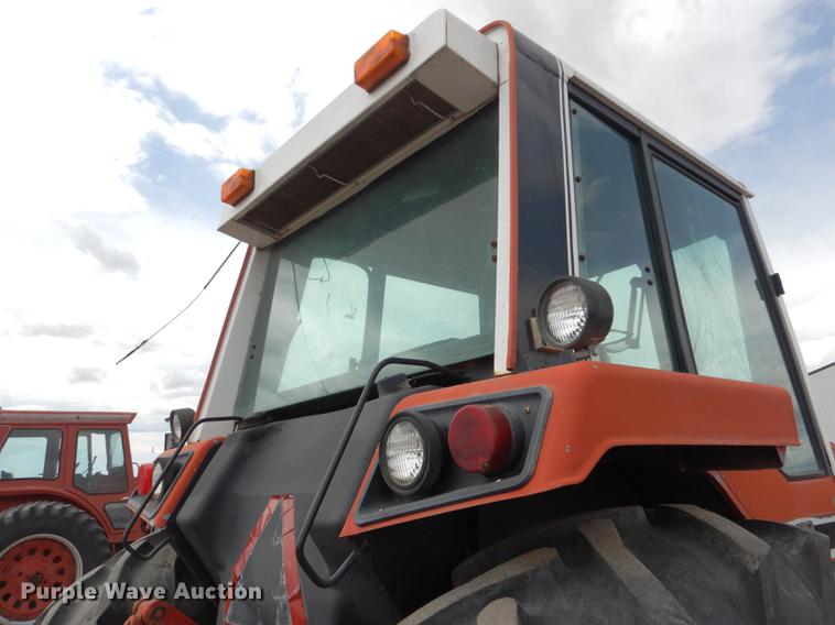 image for item DG5759 International 1086 tractor