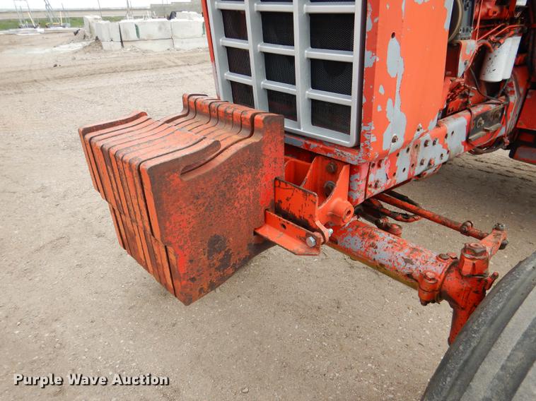 image for item DG5759 International 1086 tractor