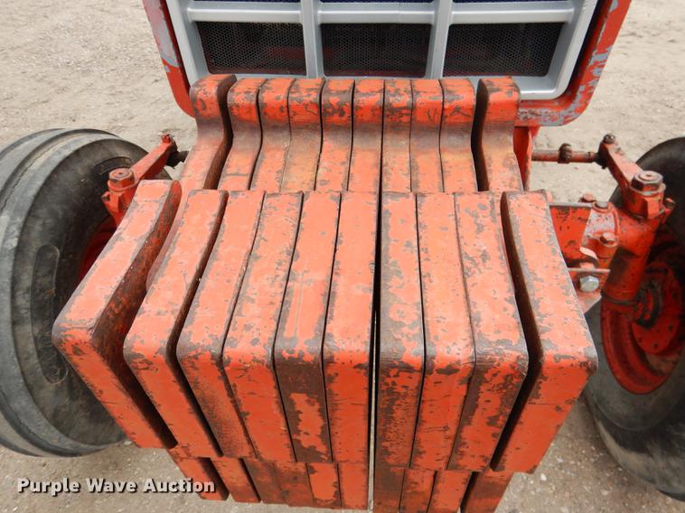 image for item DG5759 International 1086 tractor