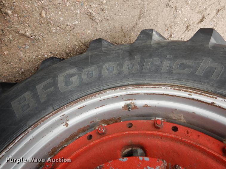 image for item DG5759 International 1086 tractor