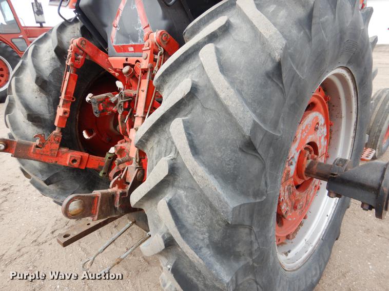 image for item DG5759 International 1086 tractor