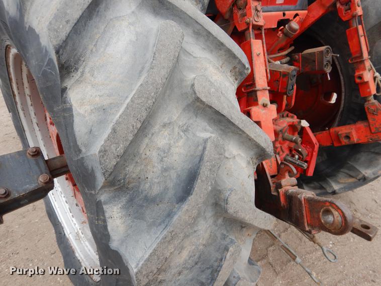 image for item DG5759 International 1086 tractor