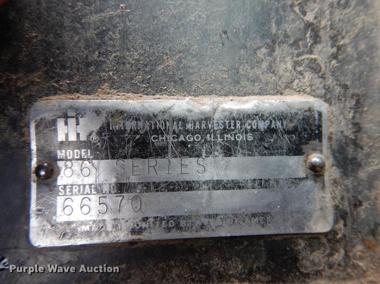 image for item DG5759 International 1086 tractor