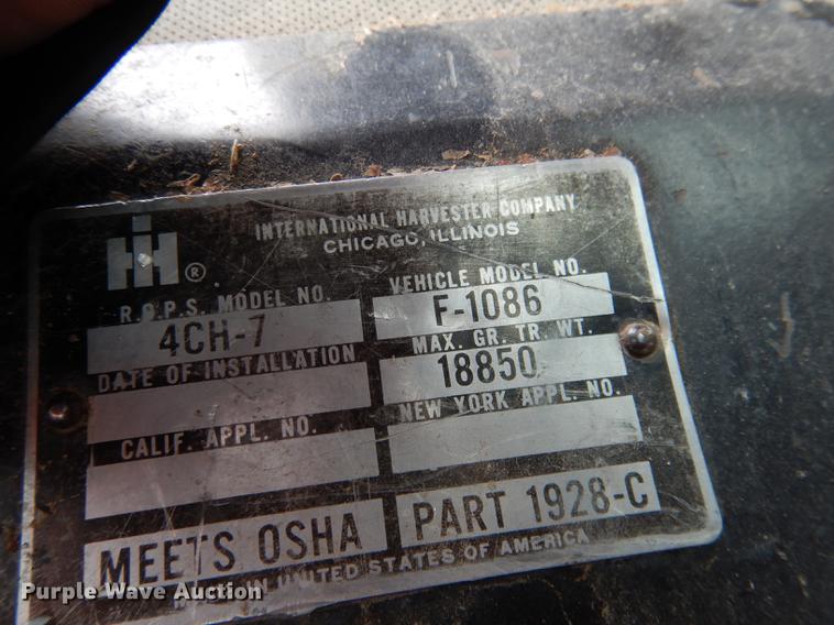 image for item DG5759 International 1086 tractor