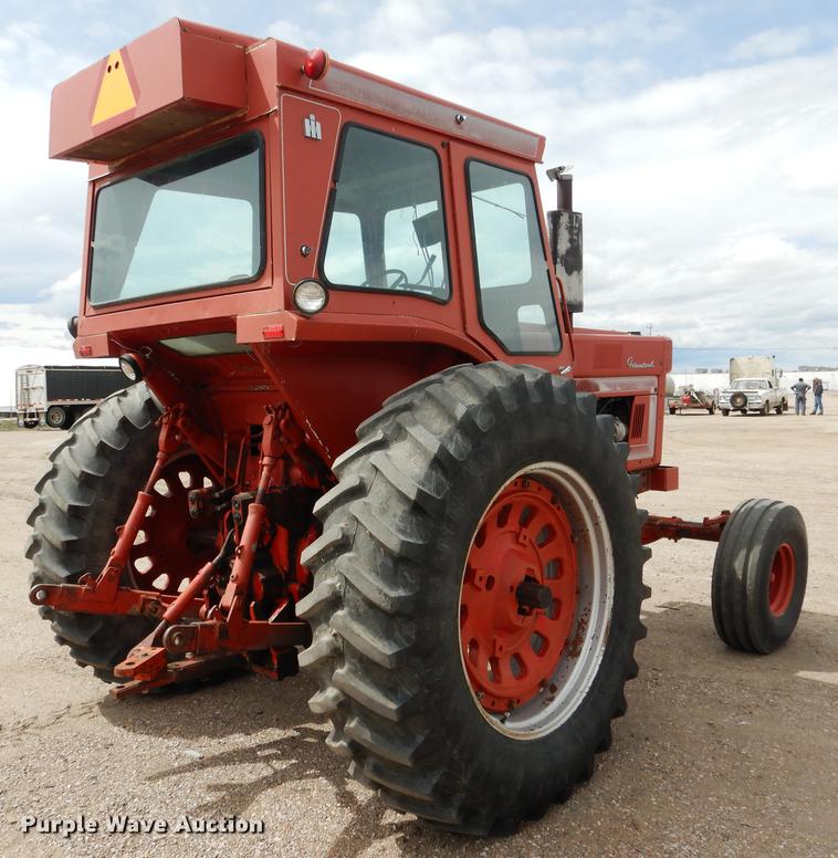 image for item DG5763 International 1468 tractor