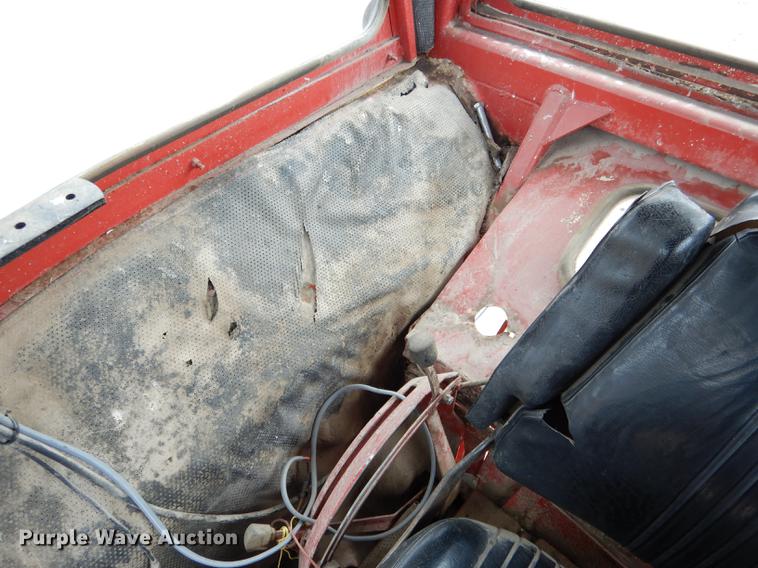 image for item DG5763 International 1468 tractor