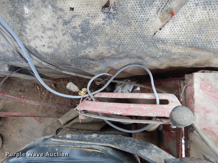 image for item DG5763 International 1468 tractor