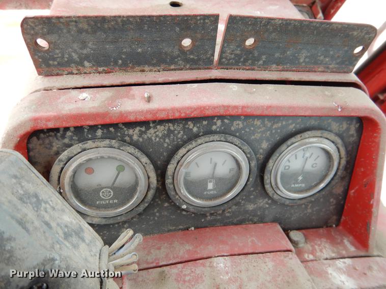 image for item DG5763 International 1468 tractor