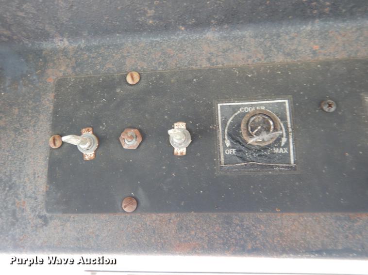 image for item DG5763 International 1468 tractor