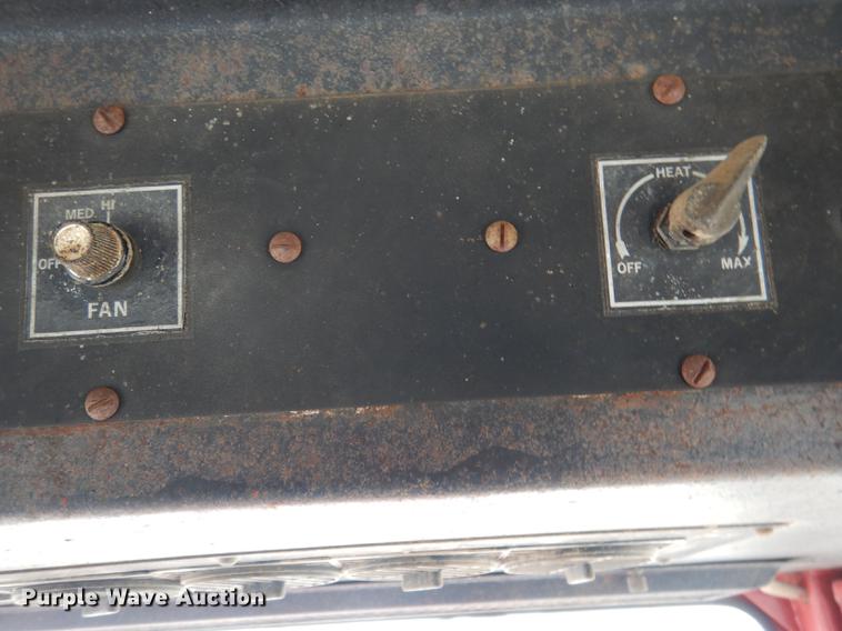 image for item DG5763 International 1468 tractor