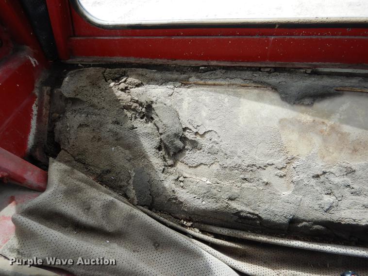 image for item DG5763 International 1468 tractor