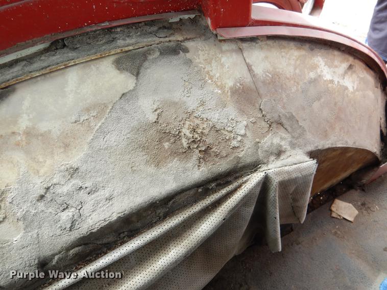 image for item DG5763 International 1468 tractor