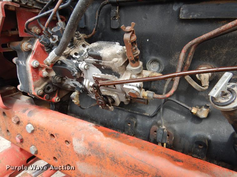 image for item DG5763 International 1468 tractor