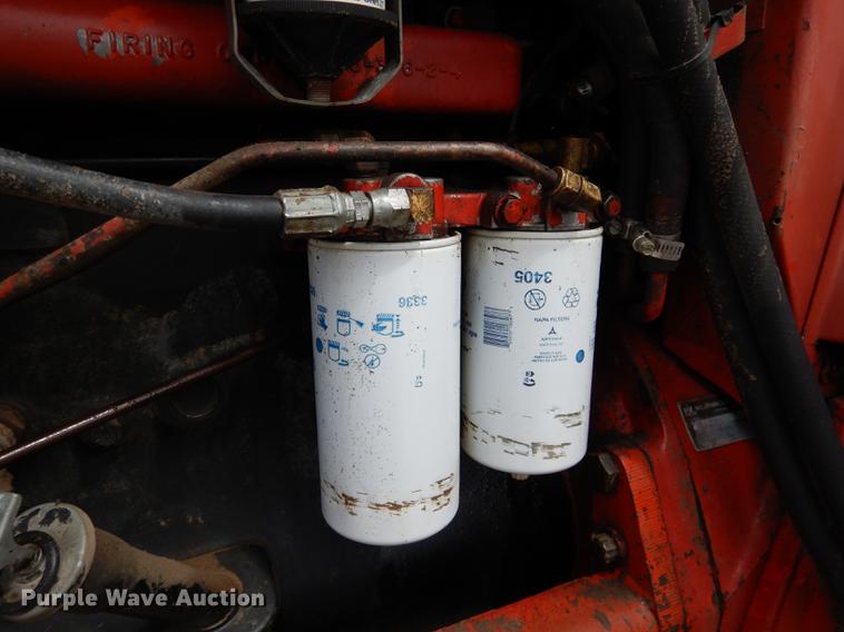 image for item DG5763 International 1468 tractor