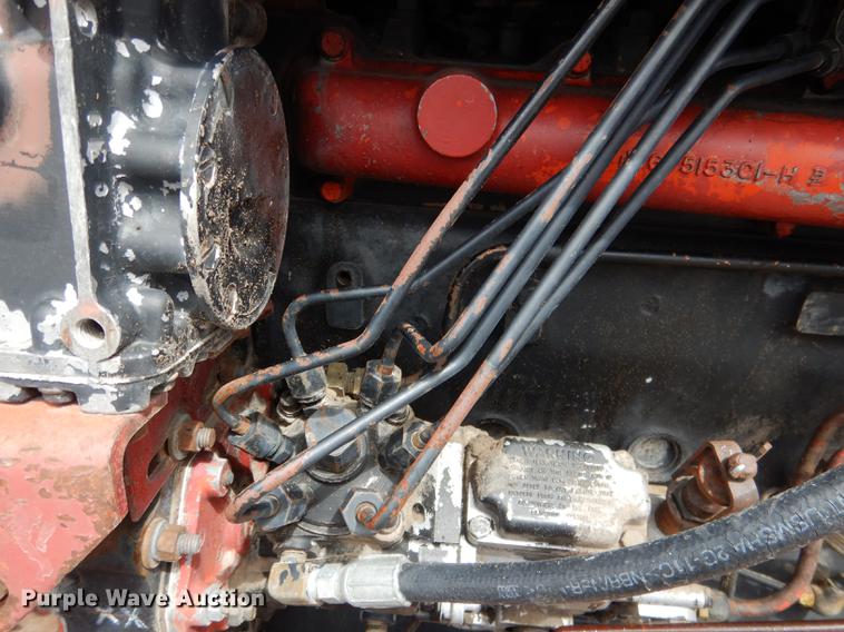 image for item DG5763 International 1468 tractor