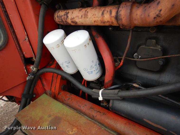 image for item DG5763 International 1468 tractor