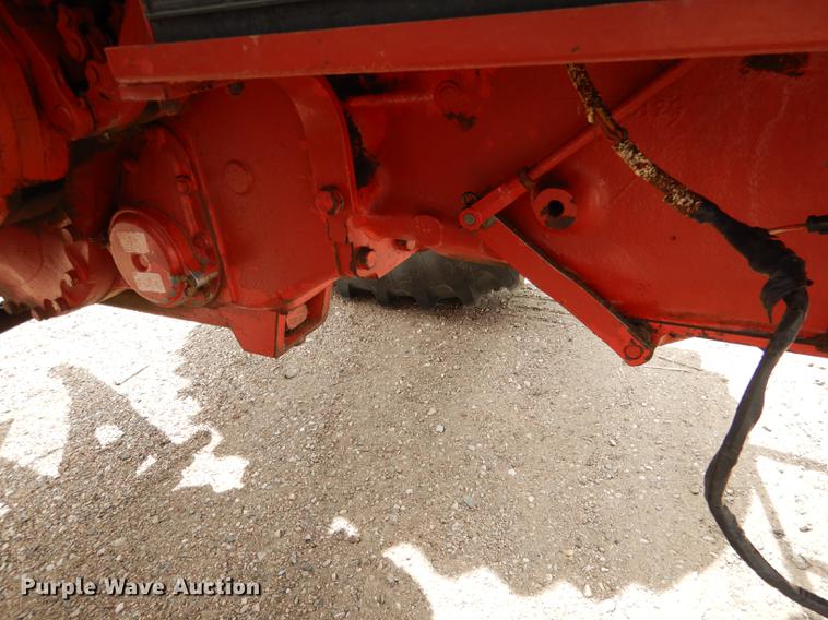 image for item DG5763 International 1468 tractor