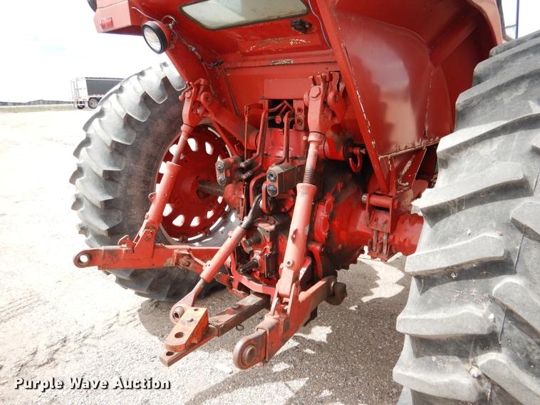 image for item DG5763 International 1468 tractor