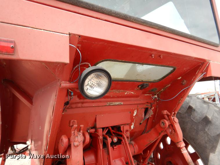 image for item DG5763 International 1468 tractor