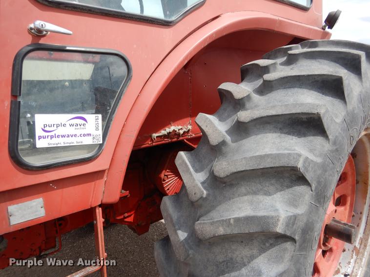 image for item DG5763 International 1468 tractor