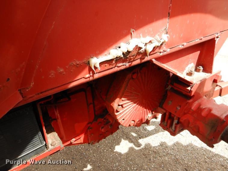 image for item DG5763 International 1468 tractor